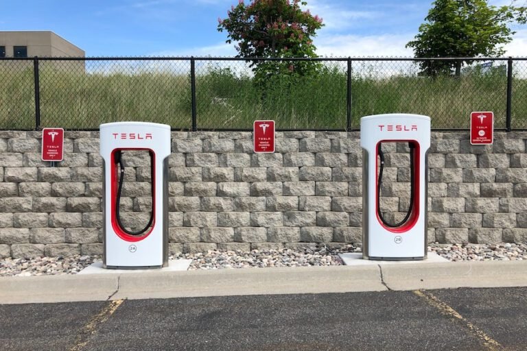 Bornes de recharge pour véhicules électriques Tesla